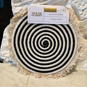 NWT House & Garden Black and White Round Braided Placemats- set of 4